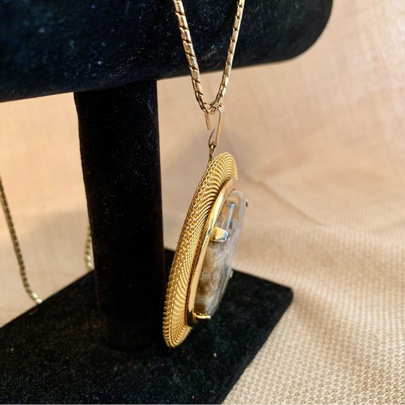 26" Gold Necklace with Agate - Picture 3 of 8